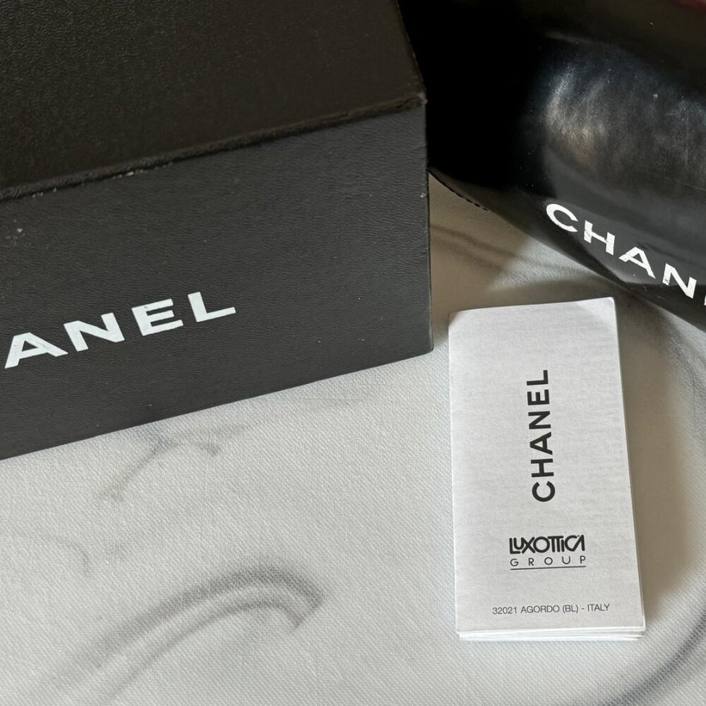 Chanel sunglasses - Picture 3 of 5